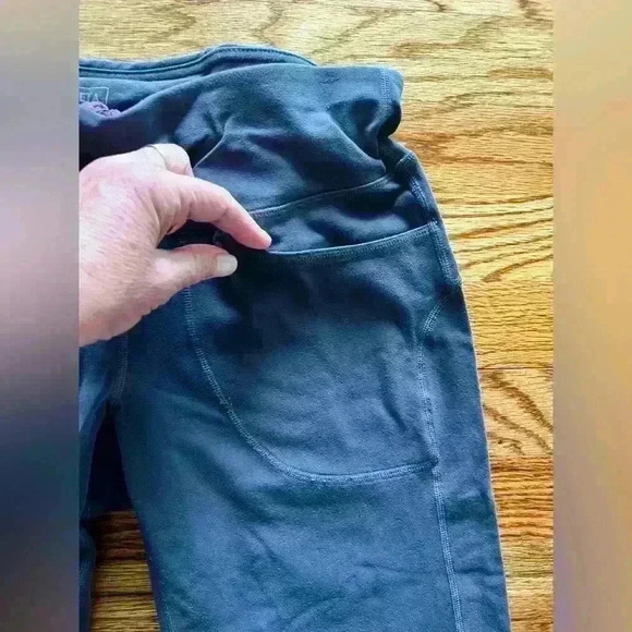 ATHLETA BALANCE WIDE CROP - GRAY - SMALL - Picture 3 of 9